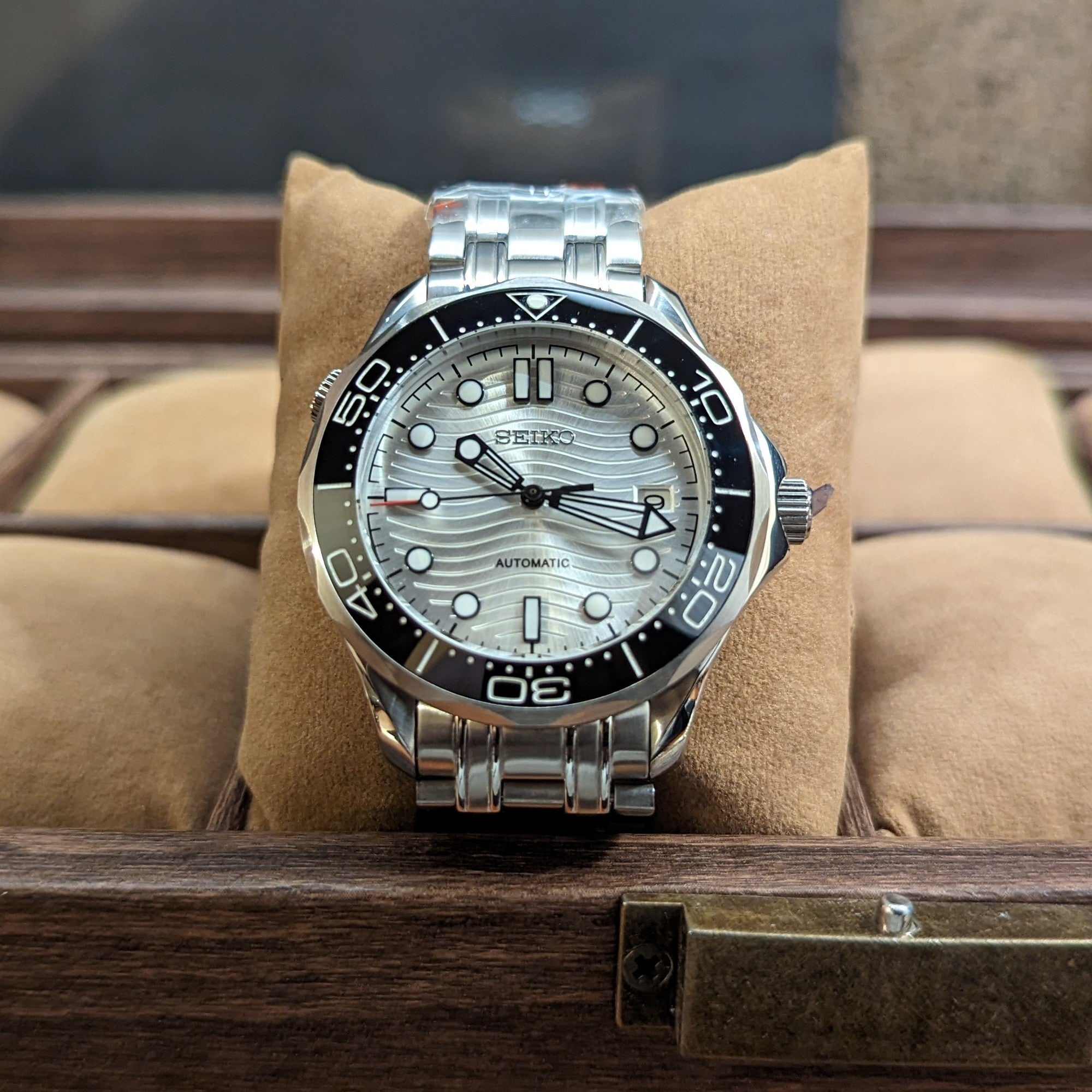 Seamaster SMP300 White Diver Homage