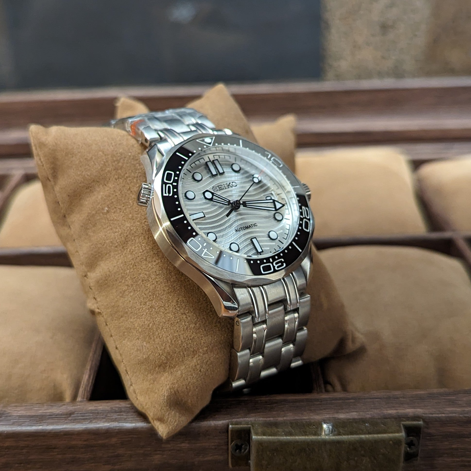 Seamaster SMP300 White Diver Homage