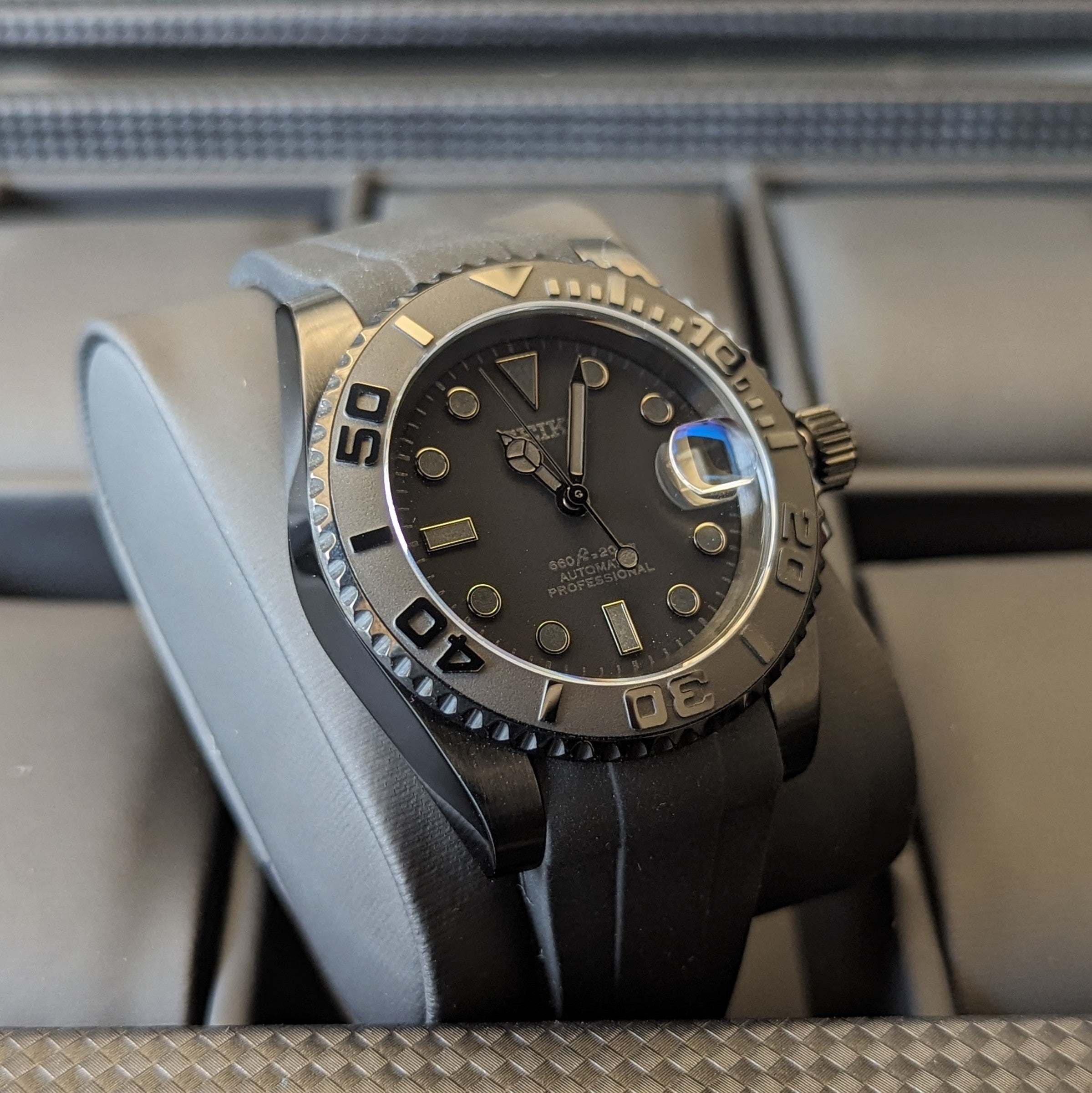 Dark Knight –  Stealthy Custom mod