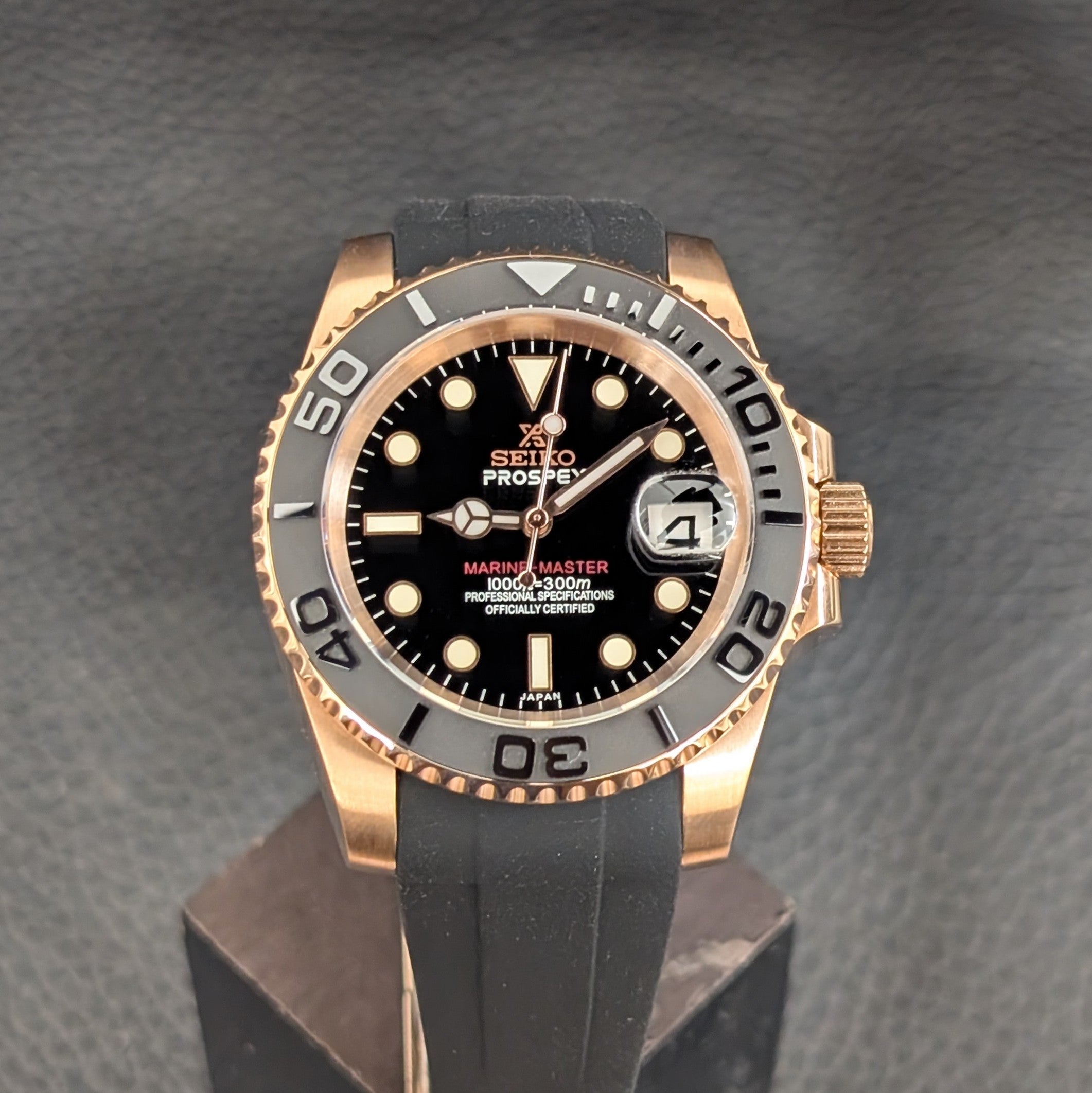SeikoMaster - Rose Gold x Black