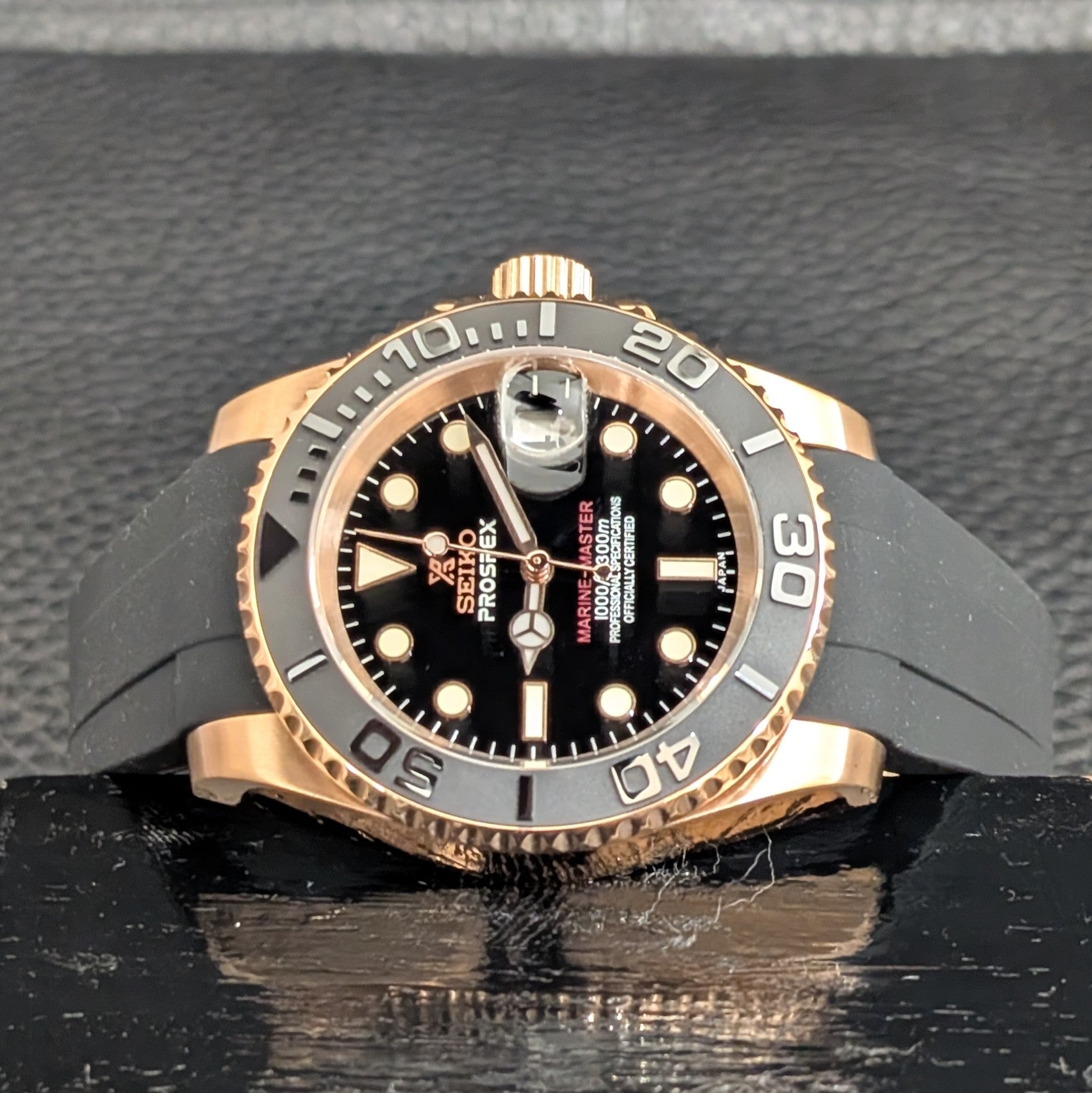SeikoMaster - Rose Gold x Black