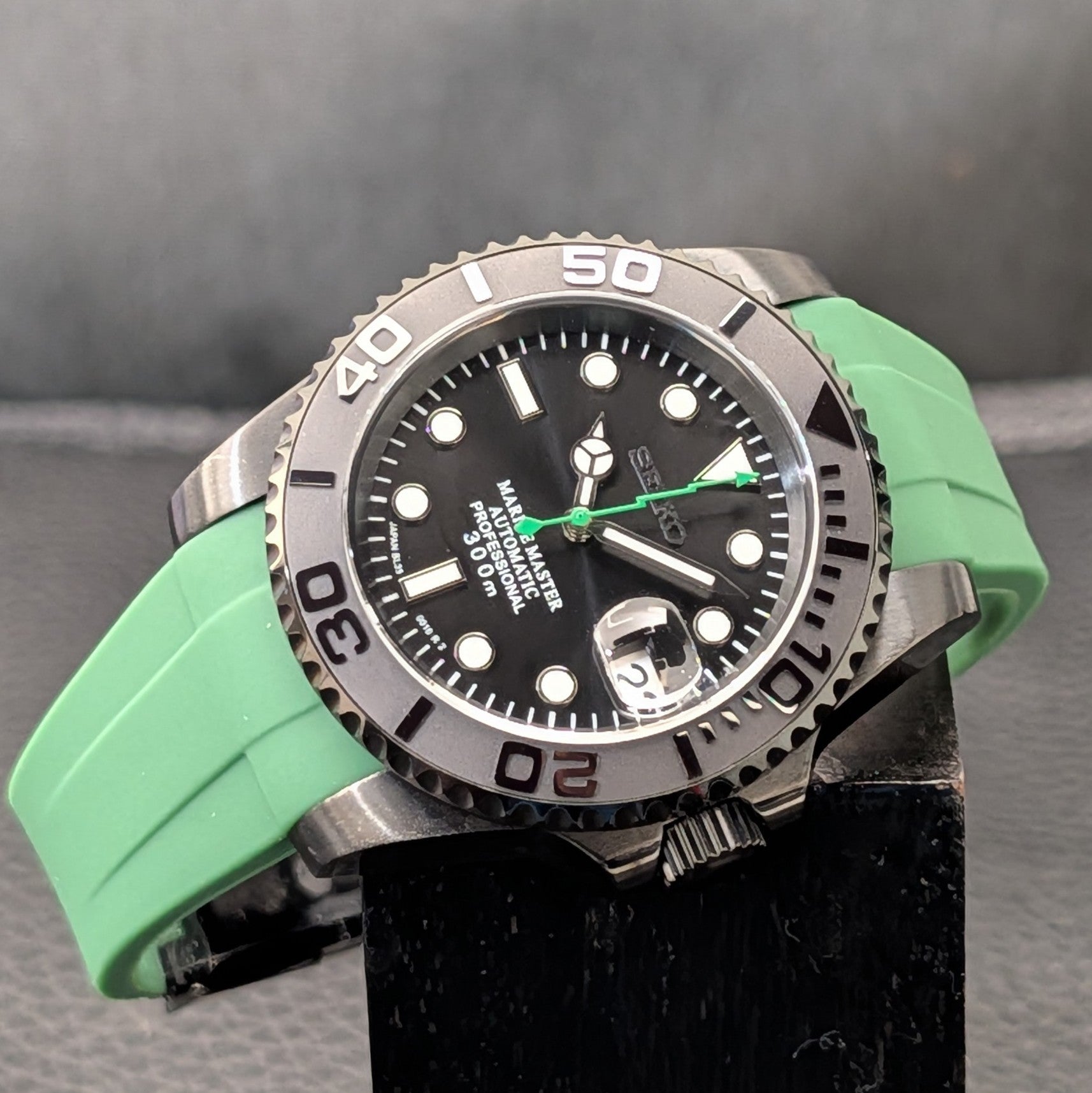 SeikoYacht Stealth Lightning Green/Black (Hulk)