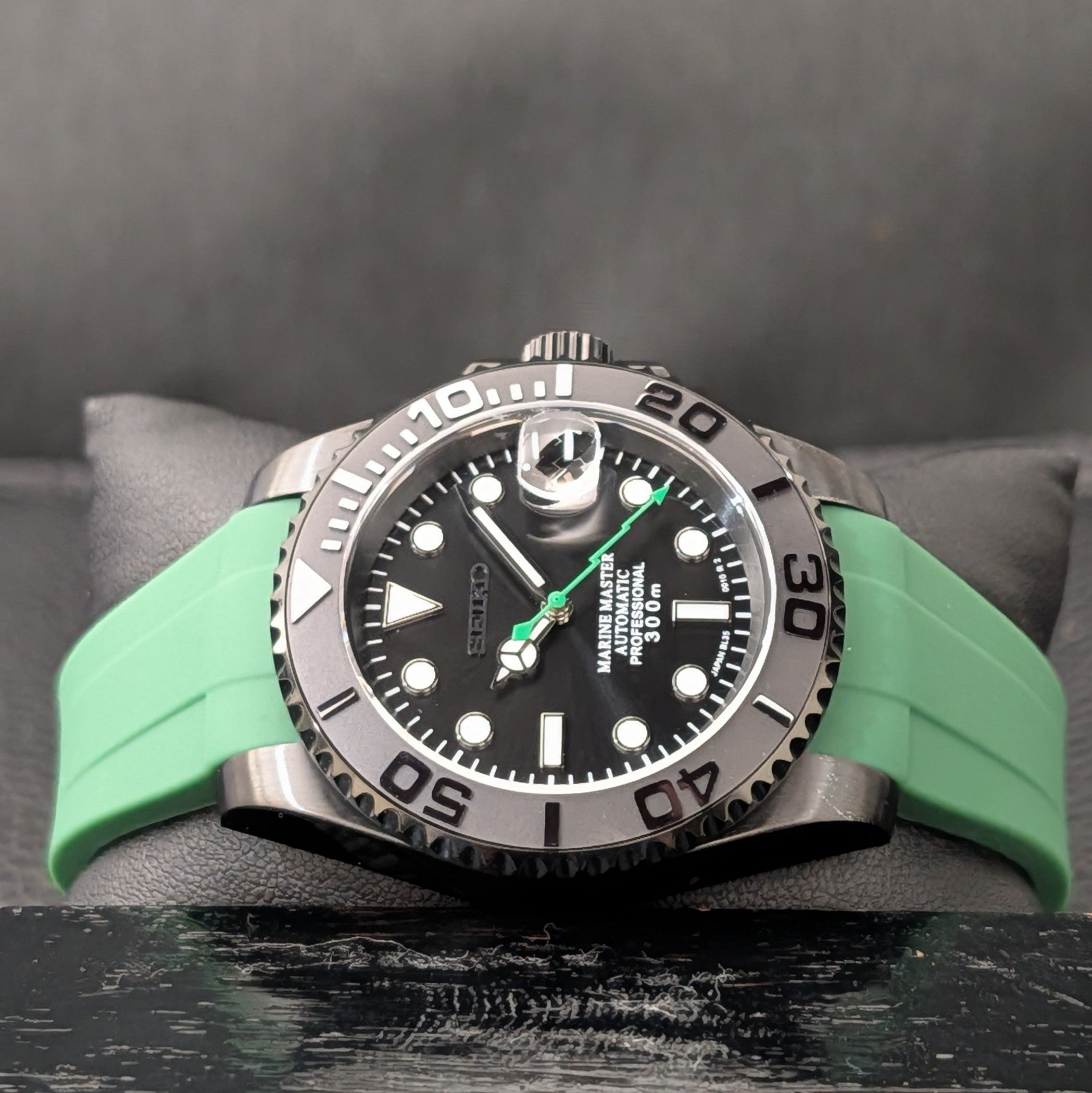 SeikoYacht Stealth Lightning Green/Black (Hulk)