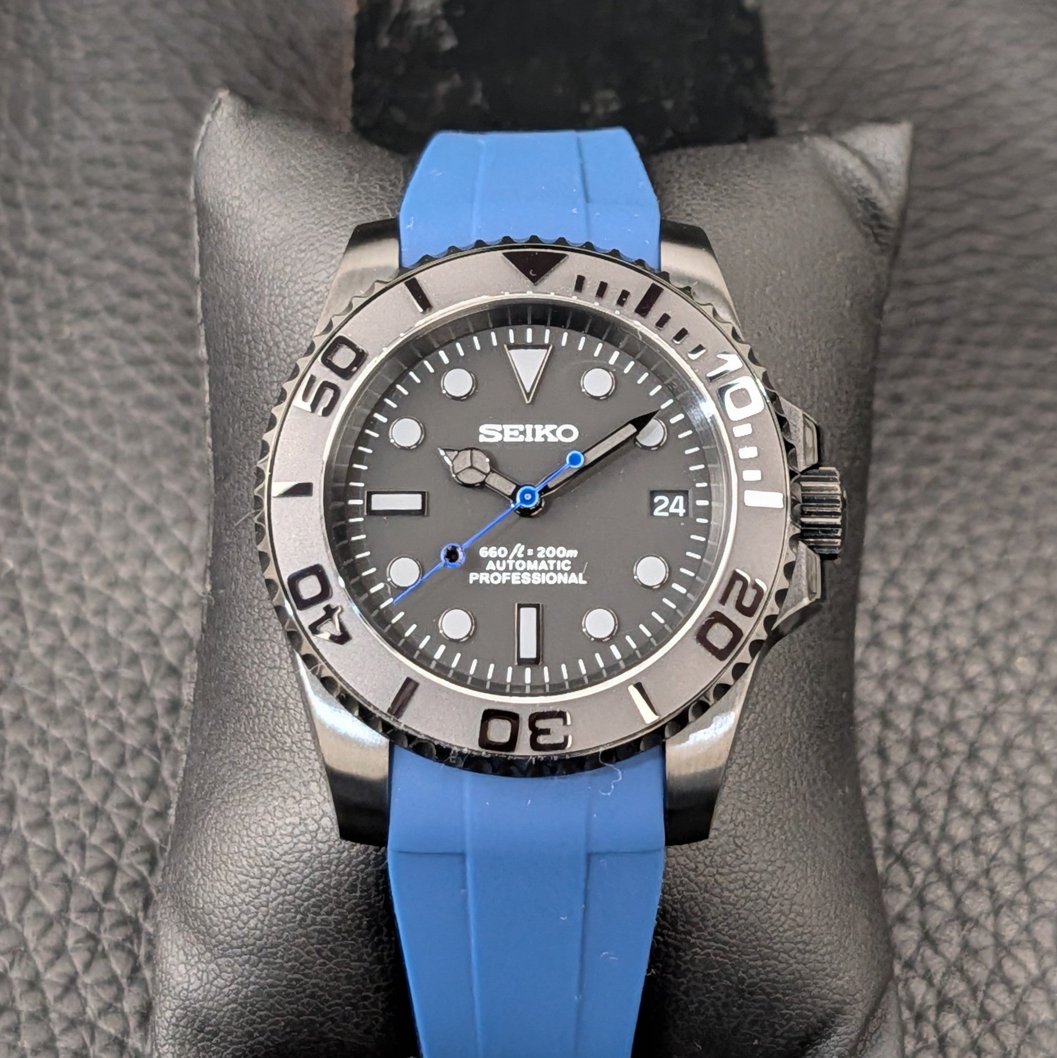 SeikoYacht Stealth with Blue Strap