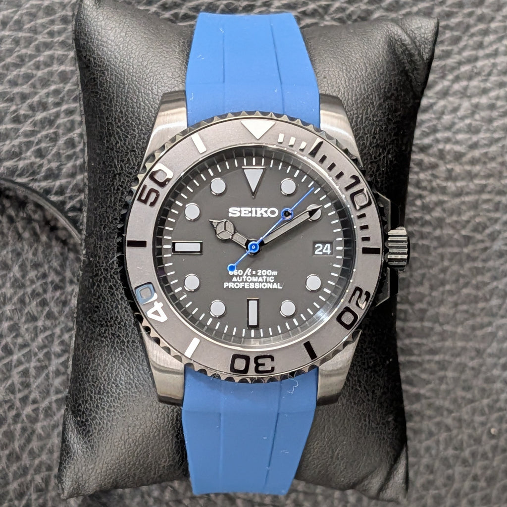 SeikoYacht Stealth with Blue Strap
