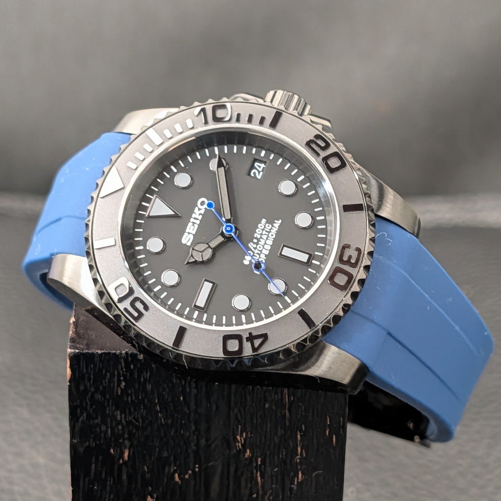 SeikoYacht Stealth with Blue Strap
