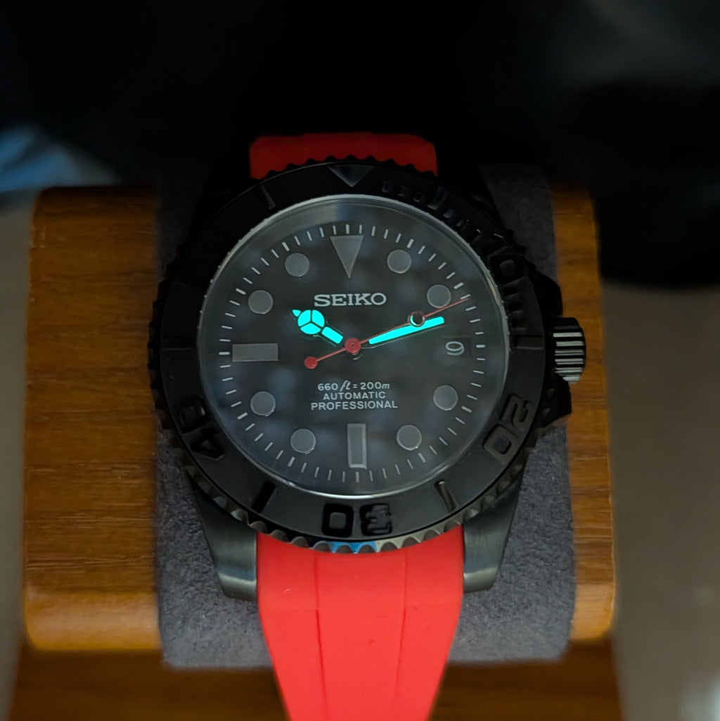 Red Stealth Seiko Mod