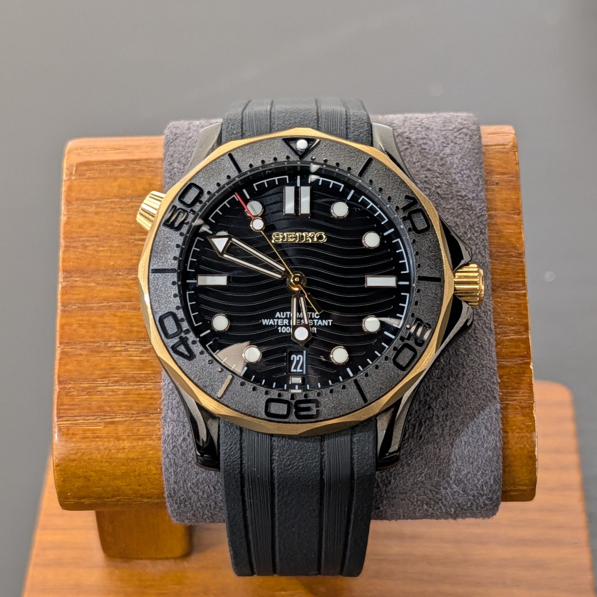 Seamaster SMP300 Black & Gold Two-Tone