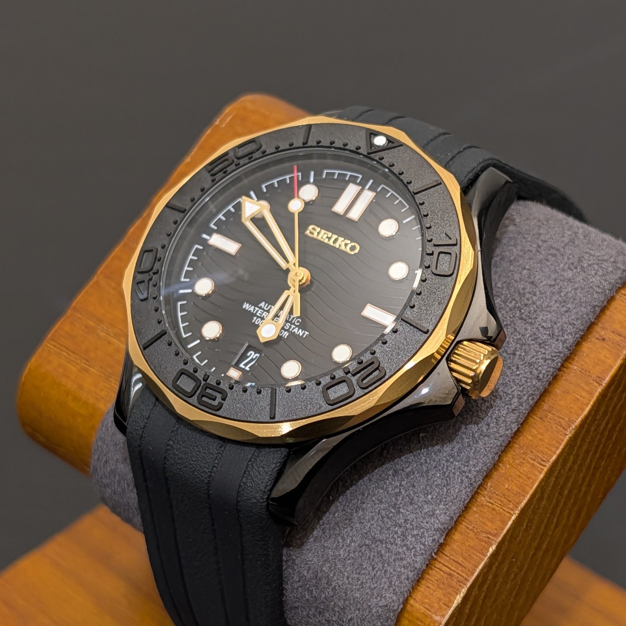Seamaster SMP300 Black & Gold Two-Tone