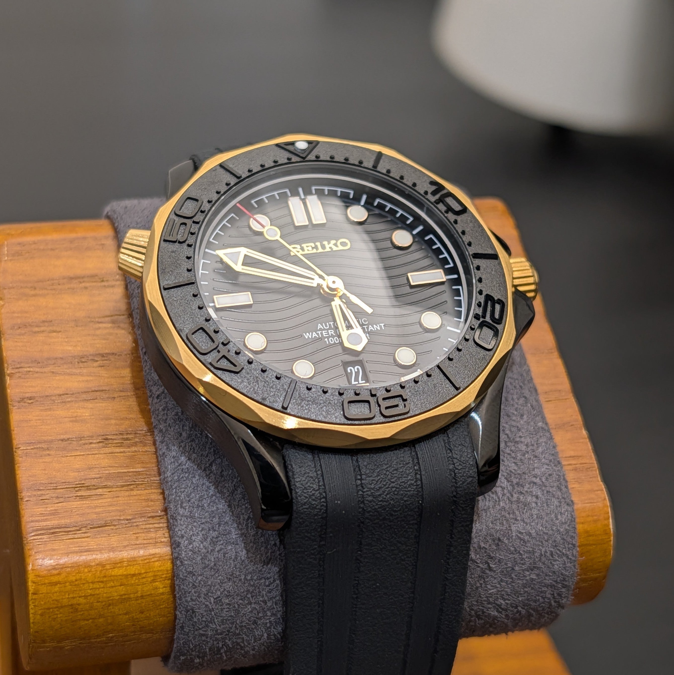 Seamaster SMP300 Black & Gold Two-Tone