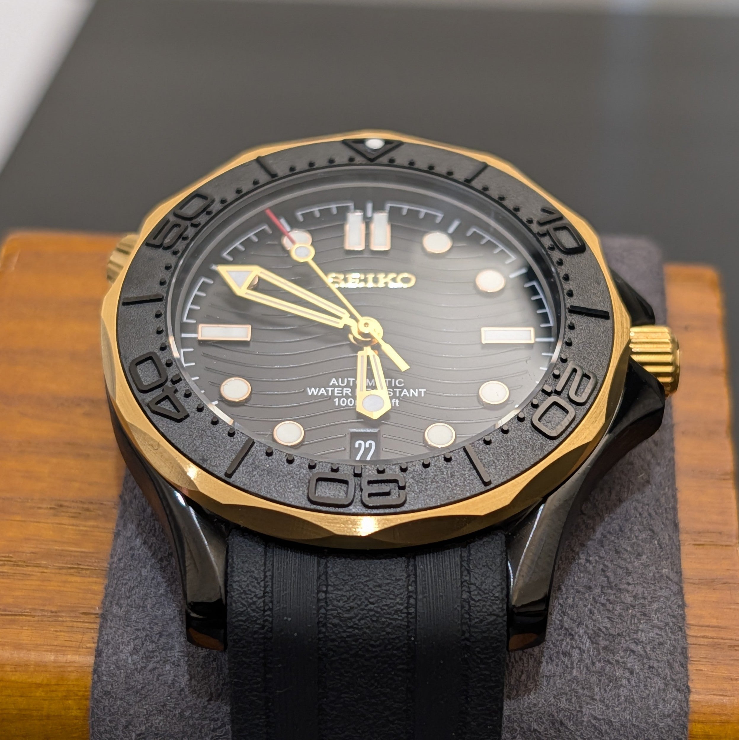 Seamaster SMP300 Black & Gold Two-Tone